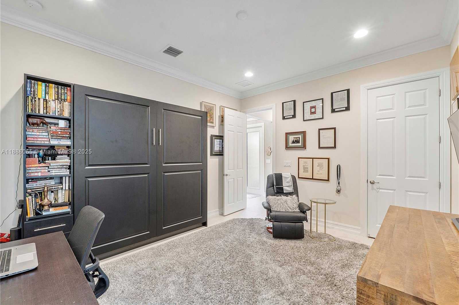 Small Image of 11943 SOUTH LEON CIR N, Parkland Number 32