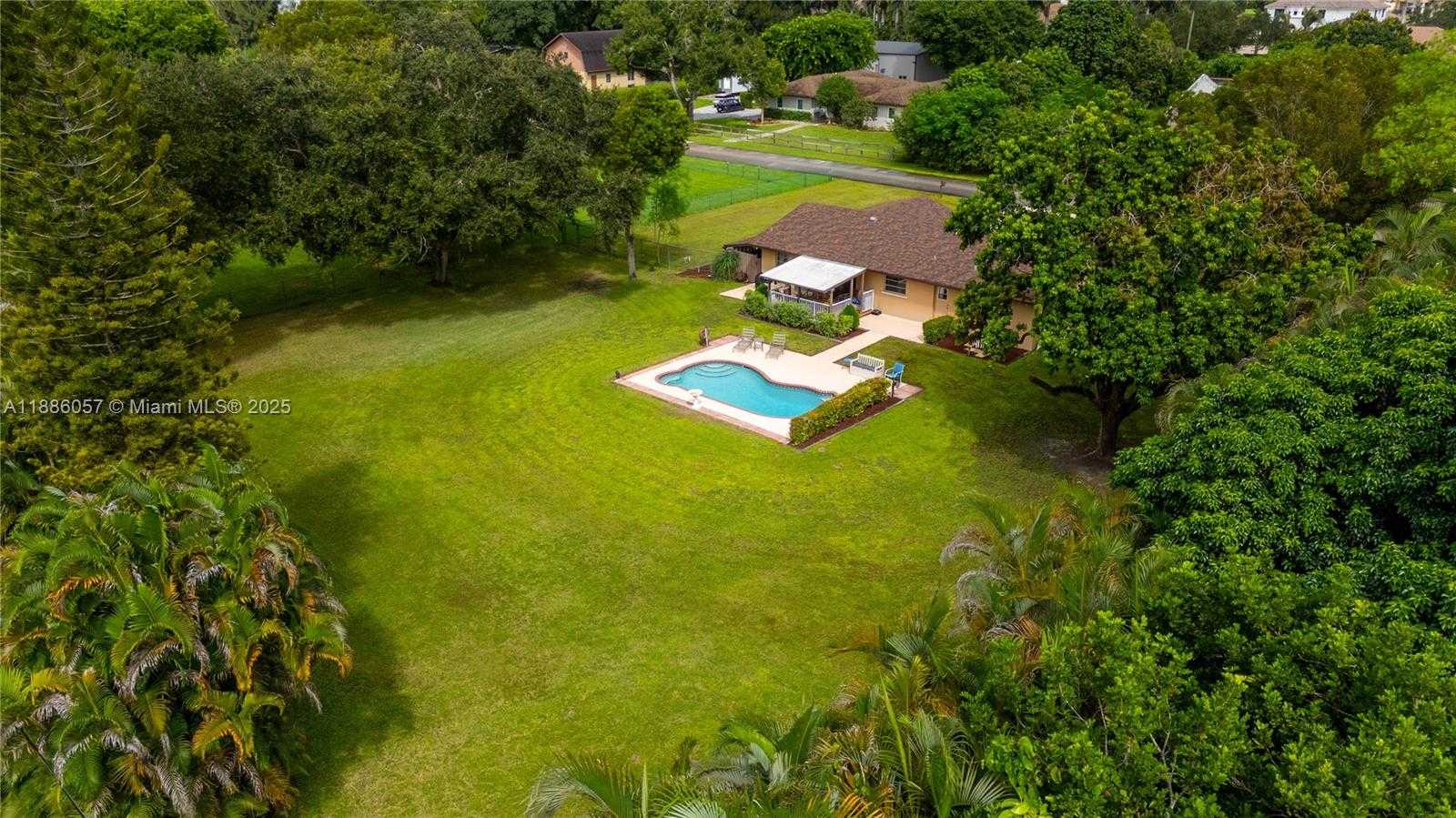 Small Image of 14300 SOUTH WEST 29TH CT, Davie Number 16