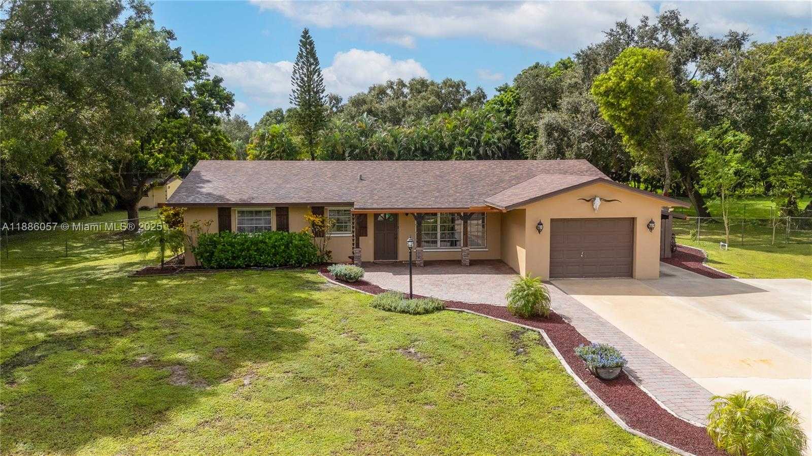 Small Image of 14300 SOUTH WEST 29TH CT, Davie Number 2