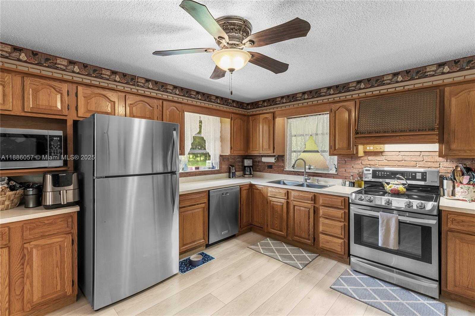 Small Image of 14300 SOUTH WEST 29TH CT, Davie Number 25