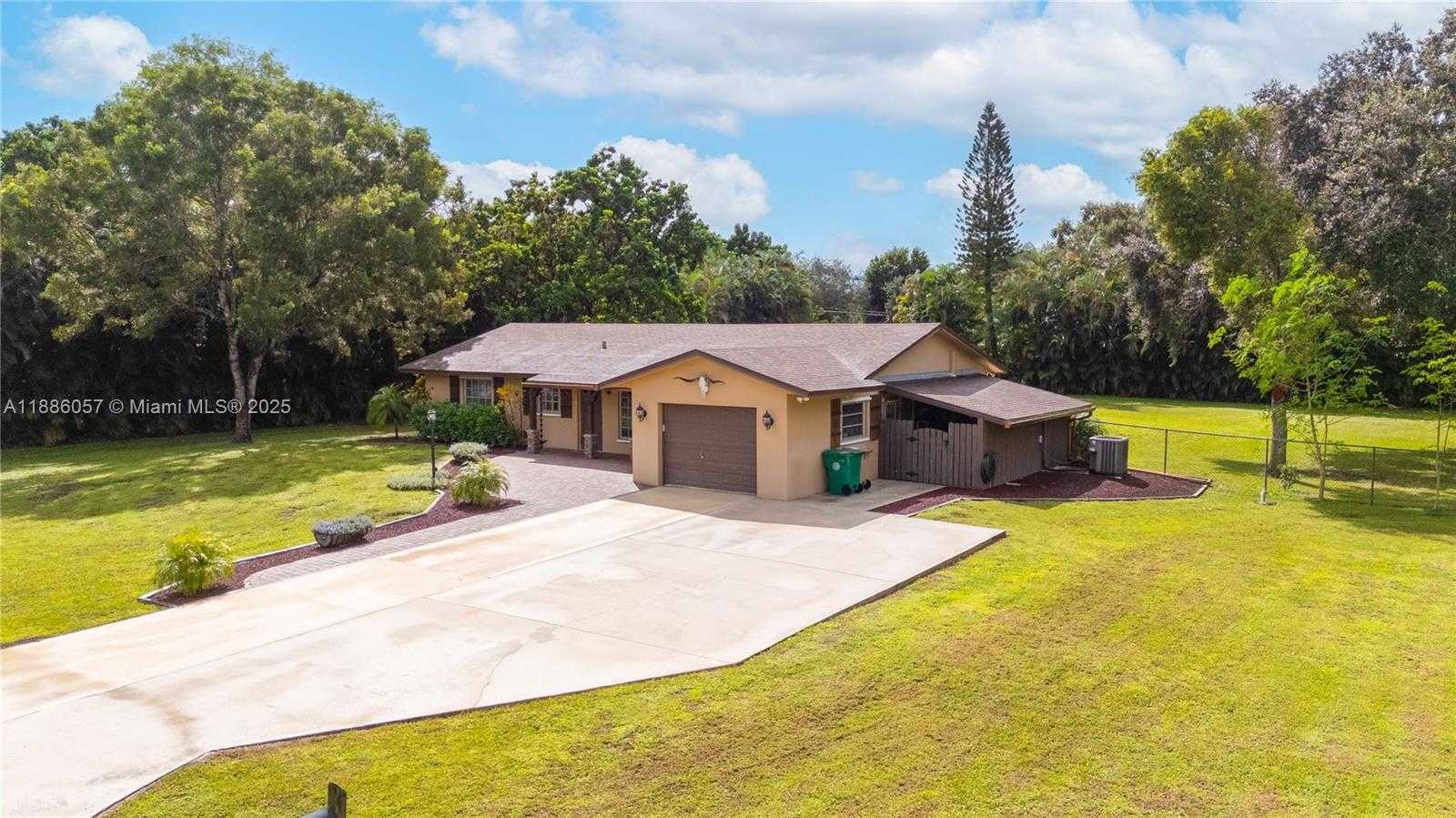 Small Image of 14300 SOUTH WEST 29TH CT, Davie Number 3