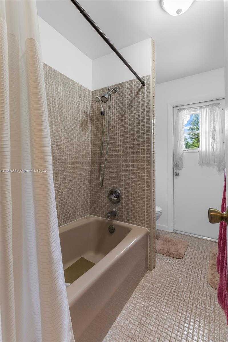Small Image of 14300 SOUTH WEST 29TH CT, Davie Number 35