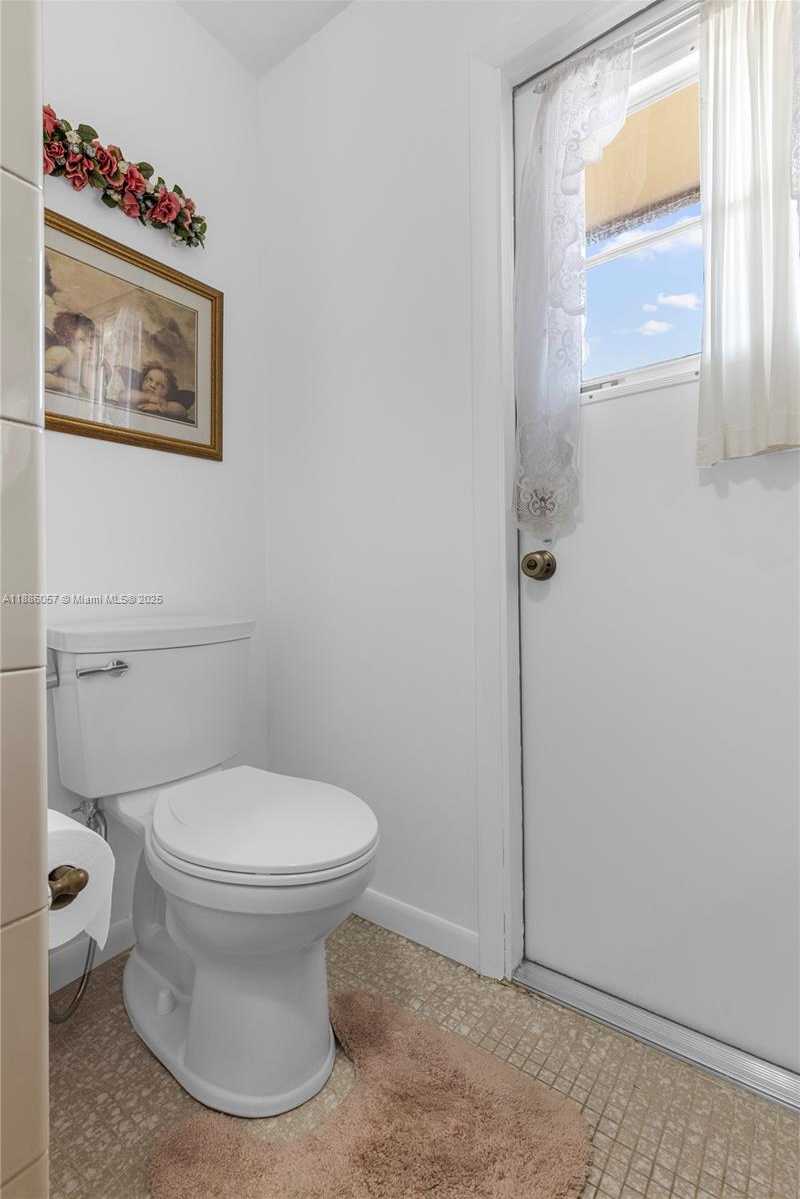 Small Image of 14300 SOUTH WEST 29TH CT, Davie Number 37