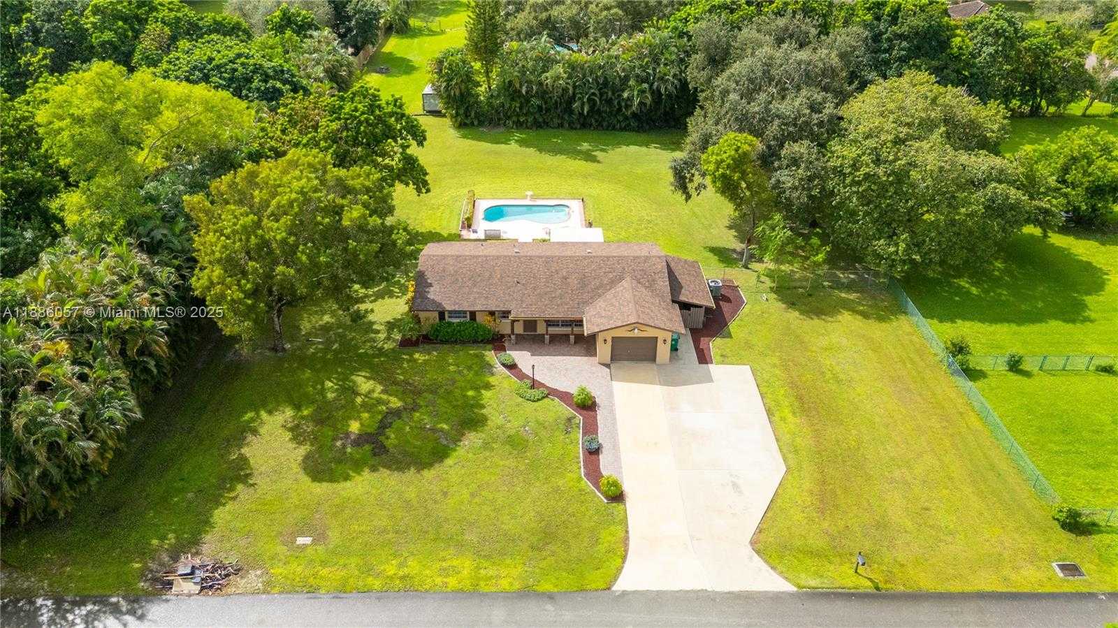 Small Image of 14300 SOUTH WEST 29TH CT, Davie Number 4