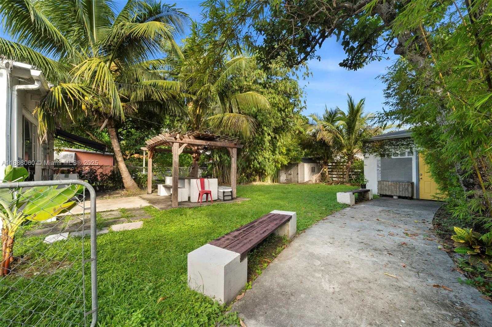 Small Image of 555 NORTH EAST 73RD ST, Miami Number 27