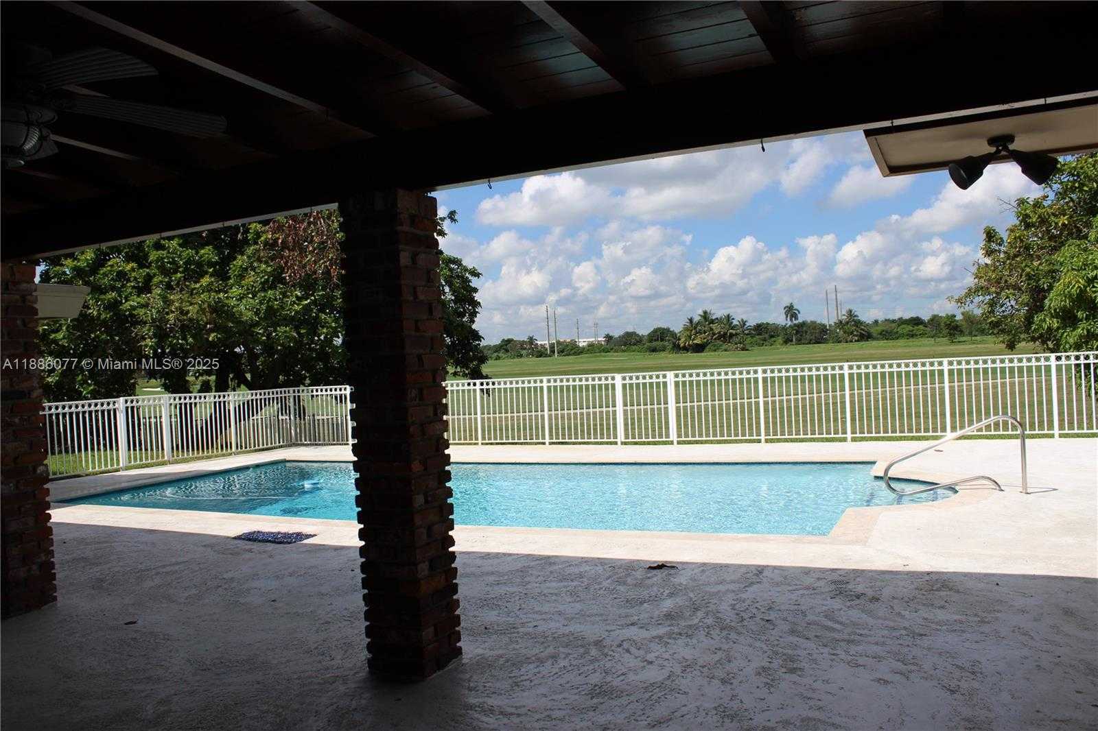 Small Image of 16100 WEST PRESTWICK PL, Miami Lakes Number 3