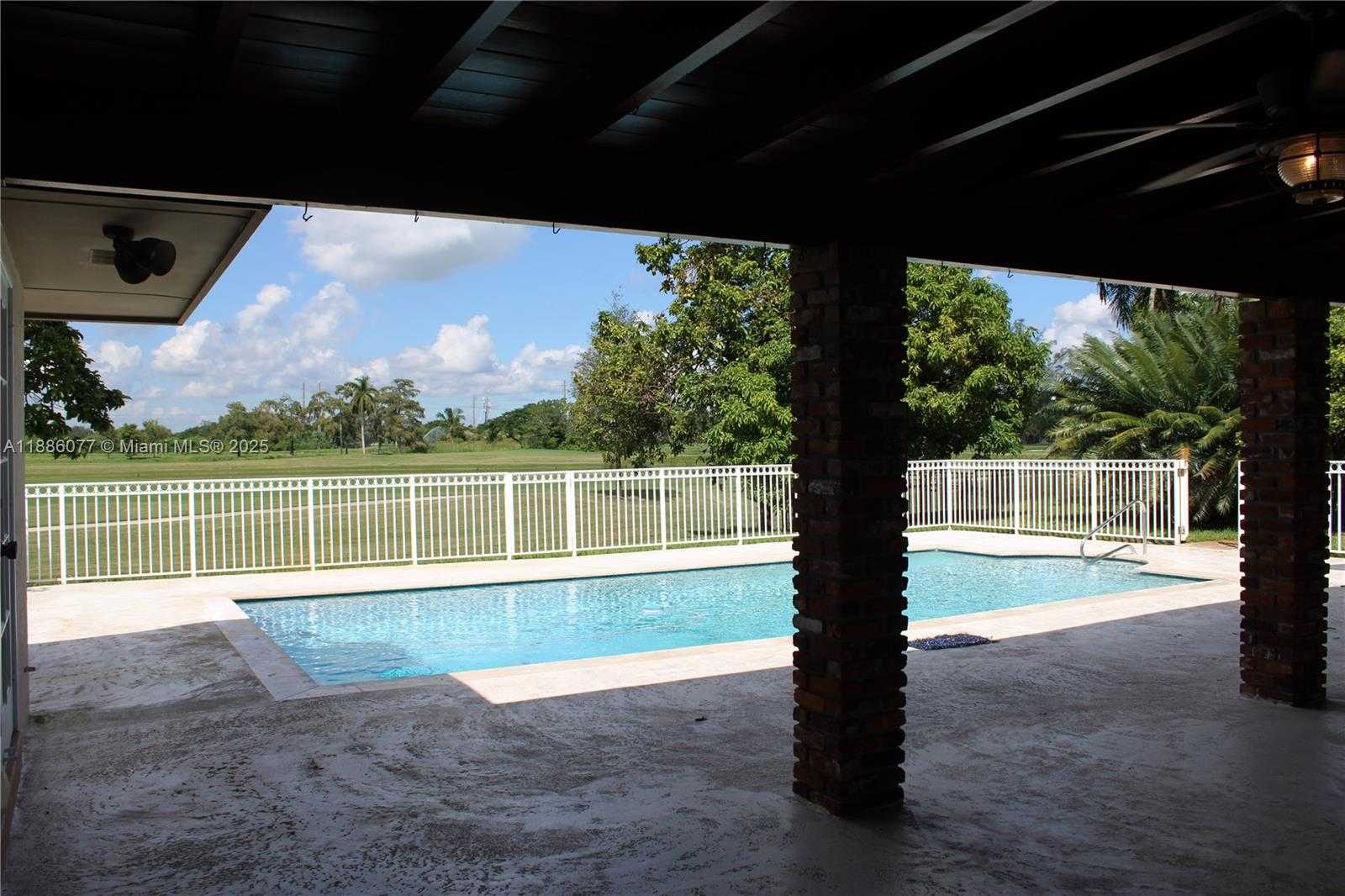 Small Image of 16100 WEST PRESTWICK PL, Miami Lakes Number 4