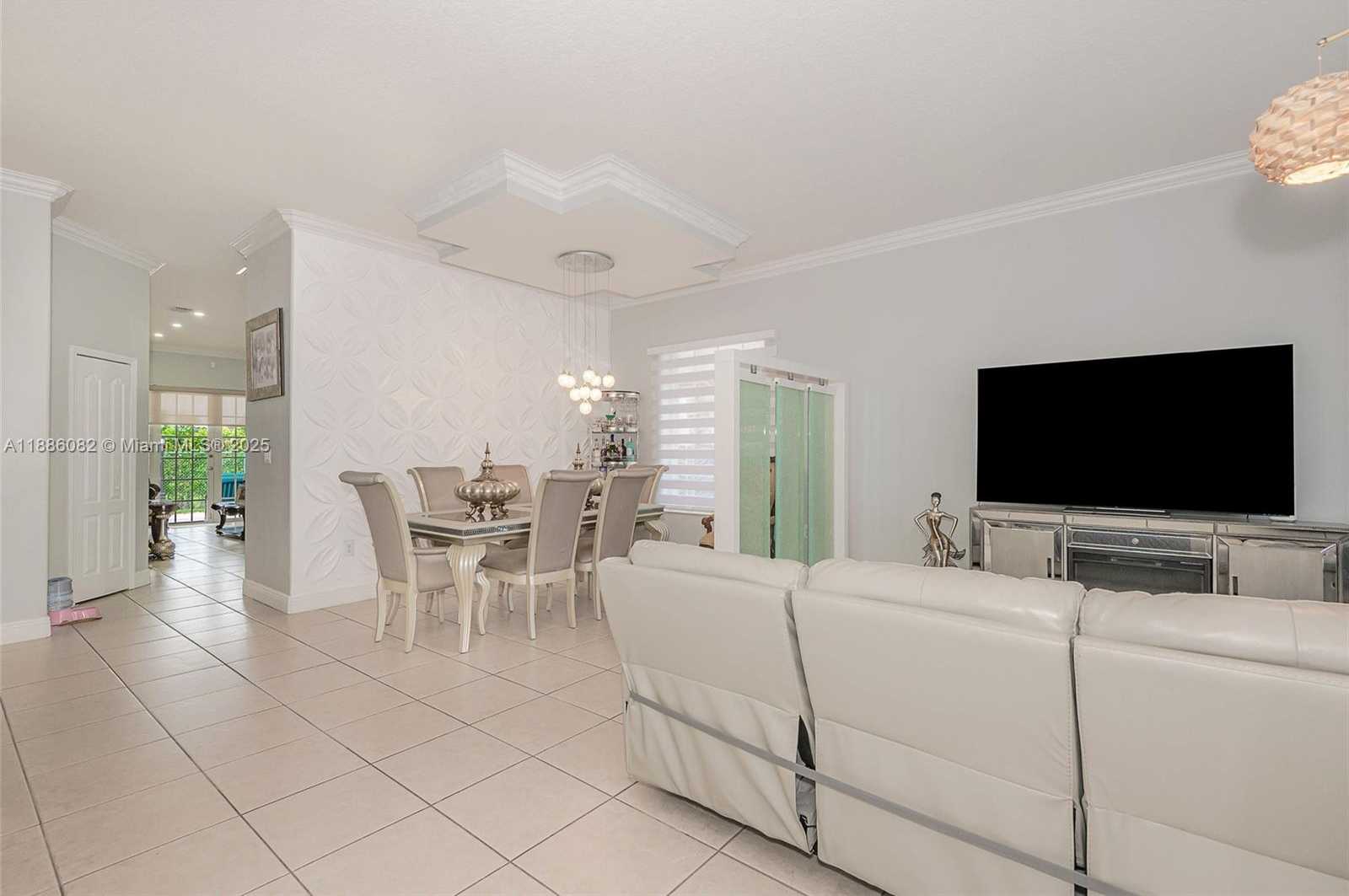 Small Image of 2911 SOUTH WEST 149TH PL, Miami Number 6