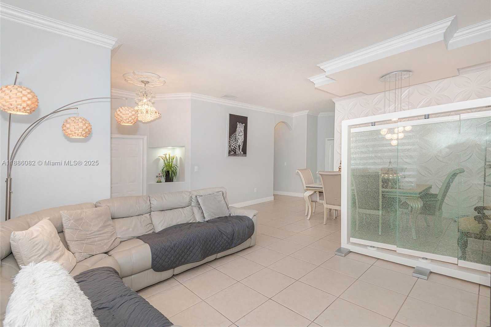 Small Image of 2911 SOUTH WEST 149TH PL, Miami Number 7