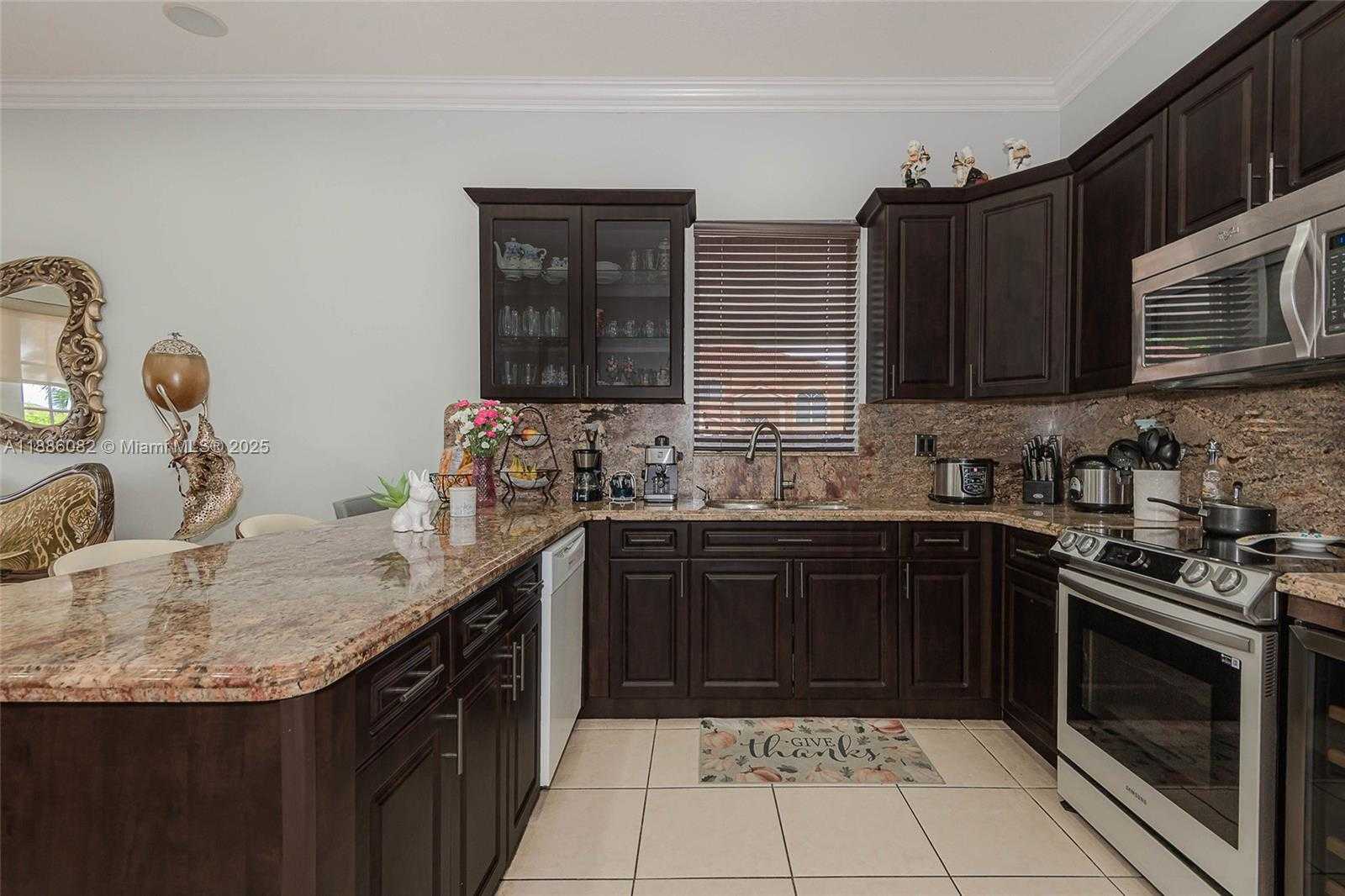 Small Image of 2911 SOUTH WEST 149TH PL, Miami Number 8