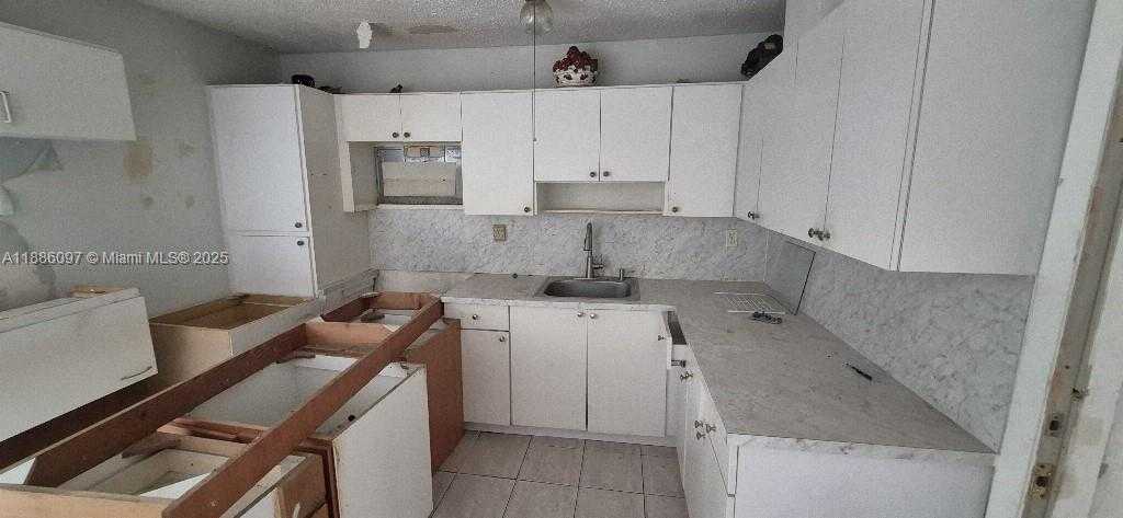 Small Image of 610 EAST 6TH PL, Hialeah Number 15