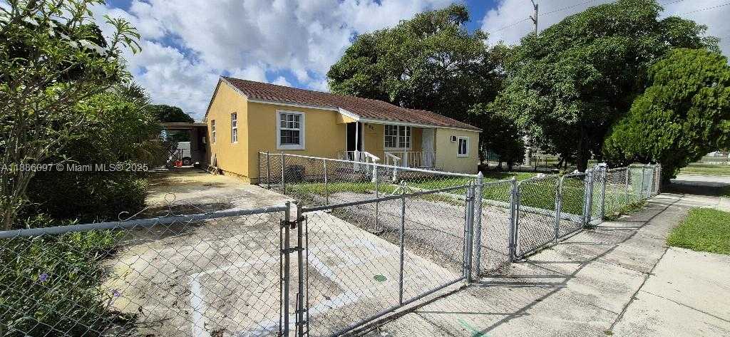 Small Image of 610 EAST 6TH PL, Hialeah Number 2
