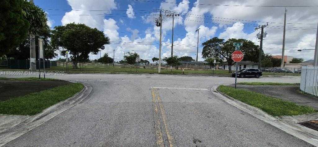 Small Image of 610 EAST 6TH PL, Hialeah Number 21