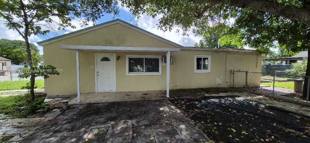 Small Image of 610 EAST 6TH PL, Hialeah Number 4