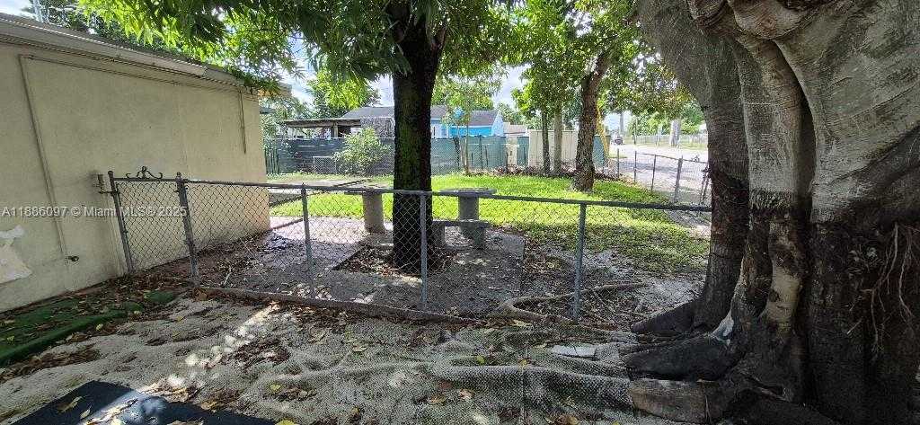 Small Image of 610 EAST 6TH PL, Hialeah Number 5