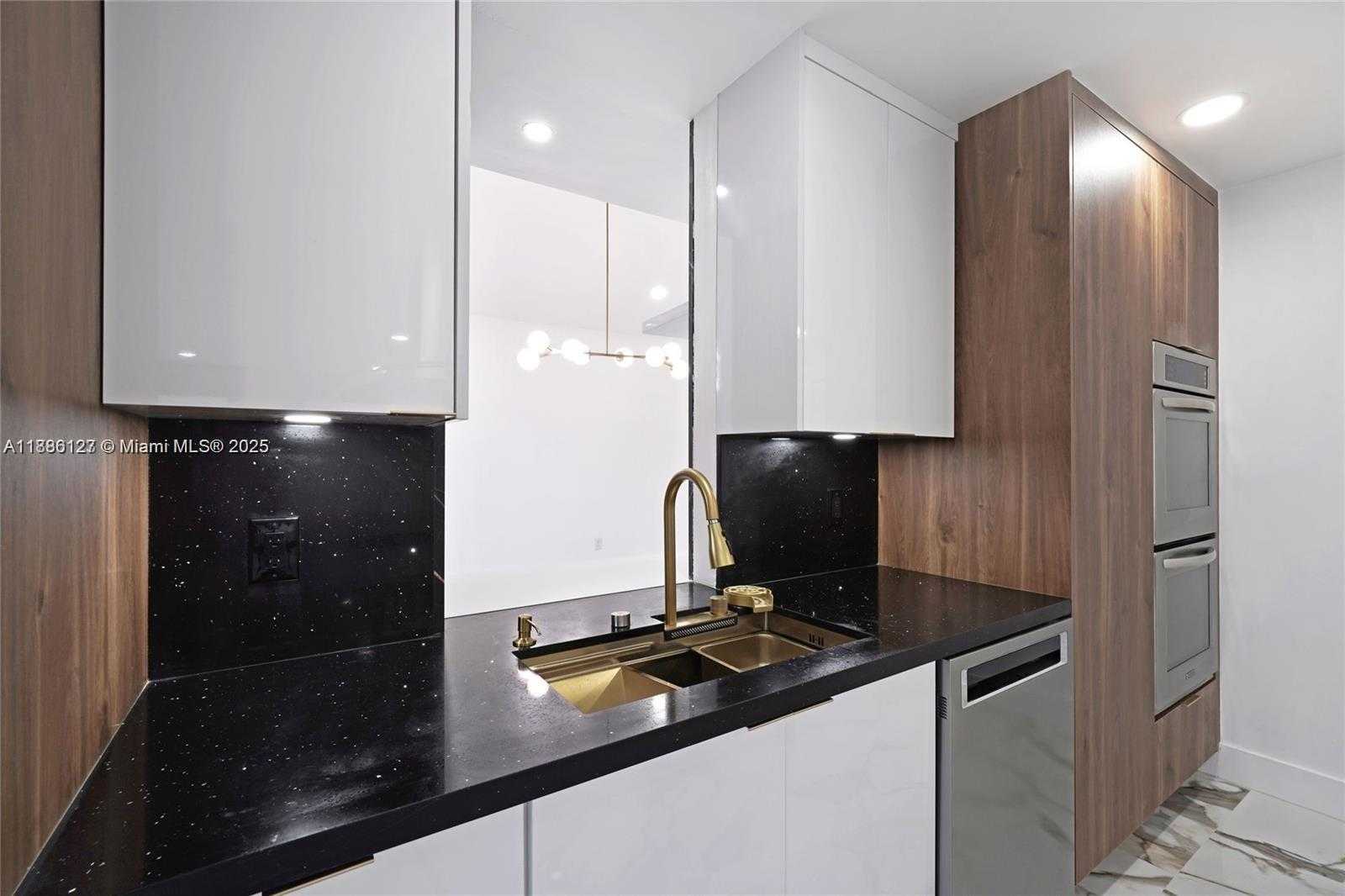 Small Image of 14672 VISTA LUNA DR, Davie Number 13