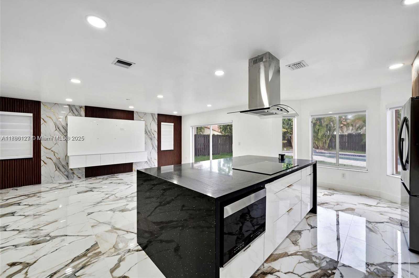 Small Image of 14672 VISTA LUNA DR, Davie Number 14