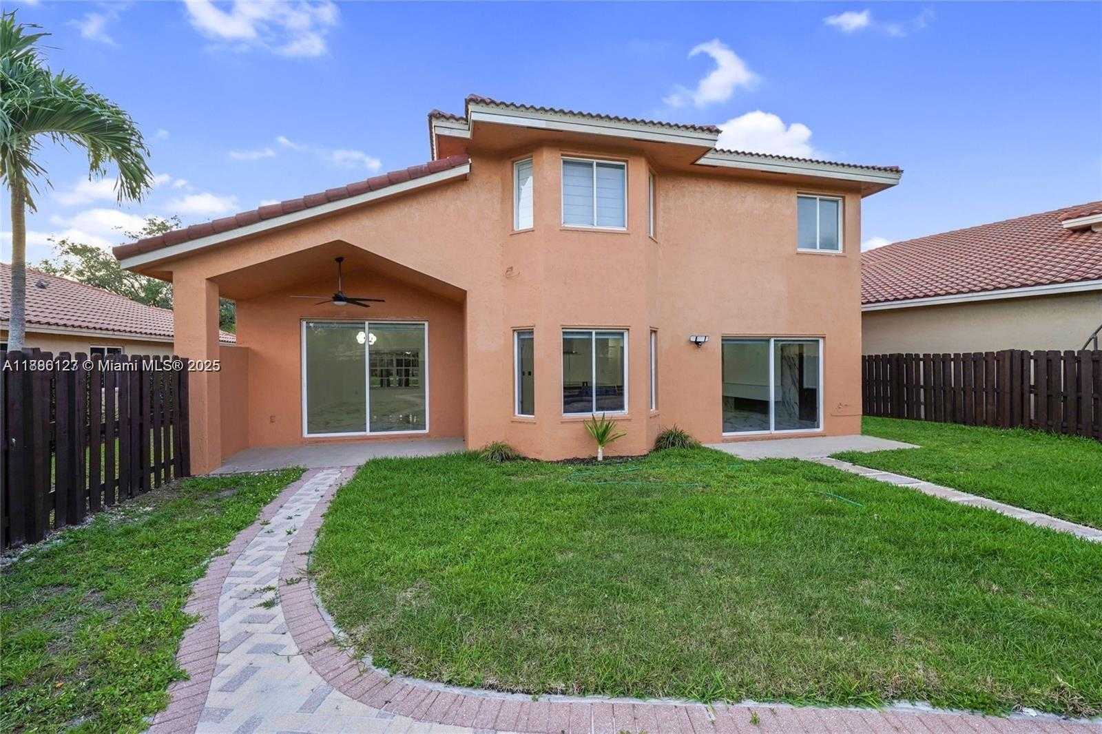 Small Image of 14672 VISTA LUNA DR, Davie Number 2