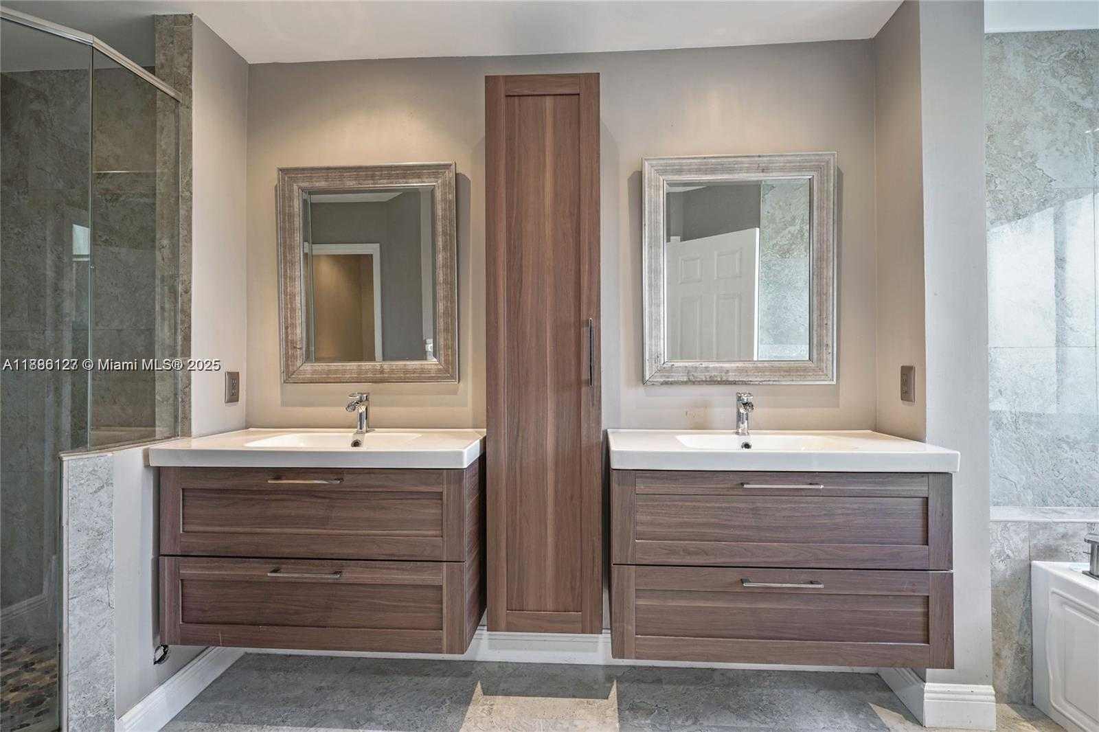 Small Image of 14672 VISTA LUNA DR, Davie Number 24