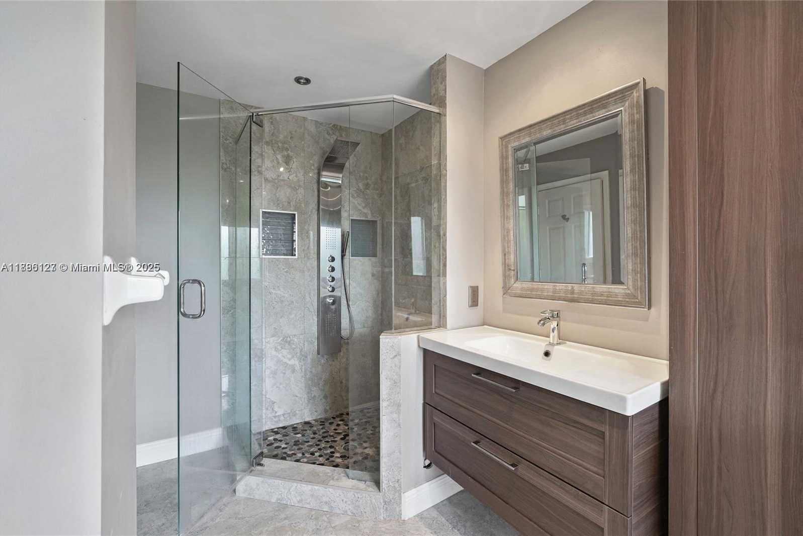 Small Image of 14672 VISTA LUNA DR, Davie Number 26