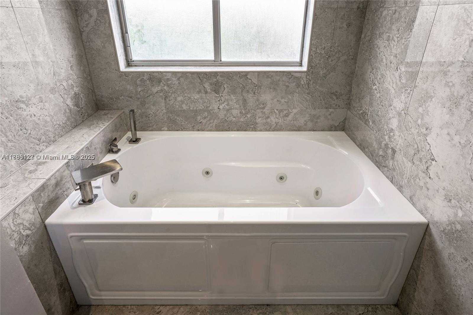 Small Image of 14672 VISTA LUNA DR, Davie Number 27