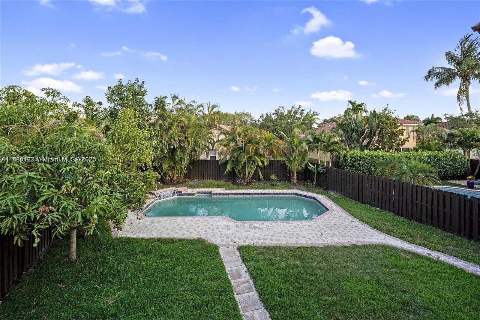 Small Image of 14672 VISTA LUNA DR, Davie Number 29