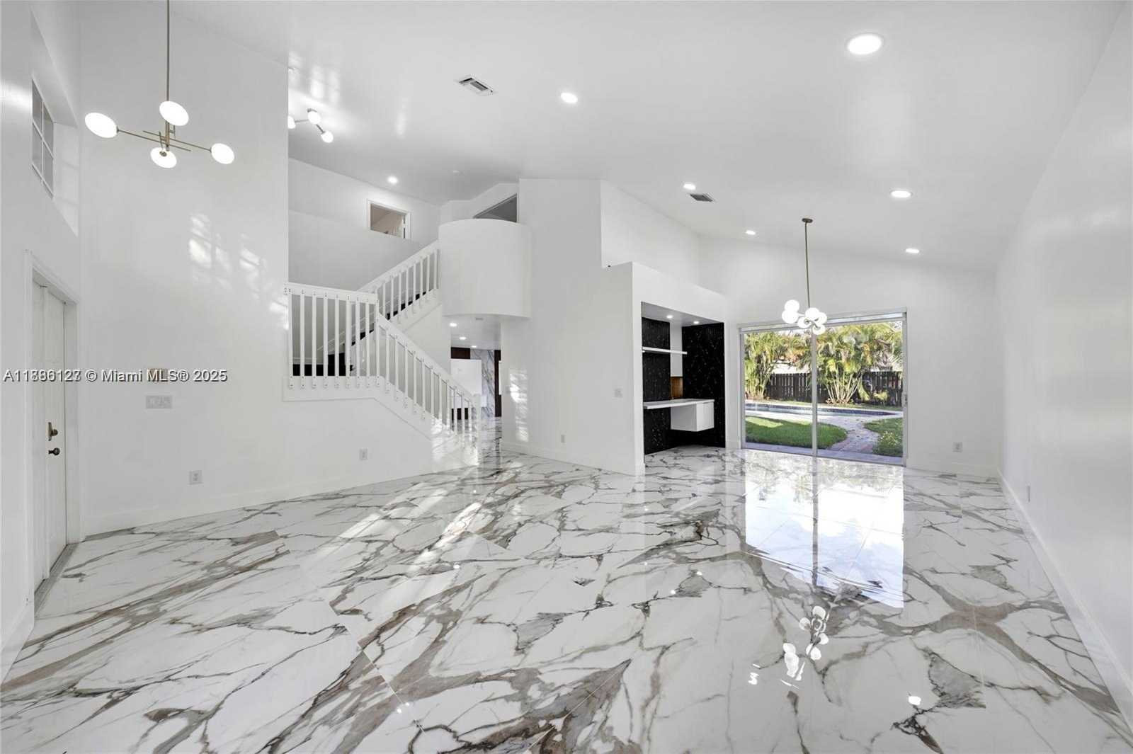 Small Image of 14672 VISTA LUNA DR, Davie Number 4