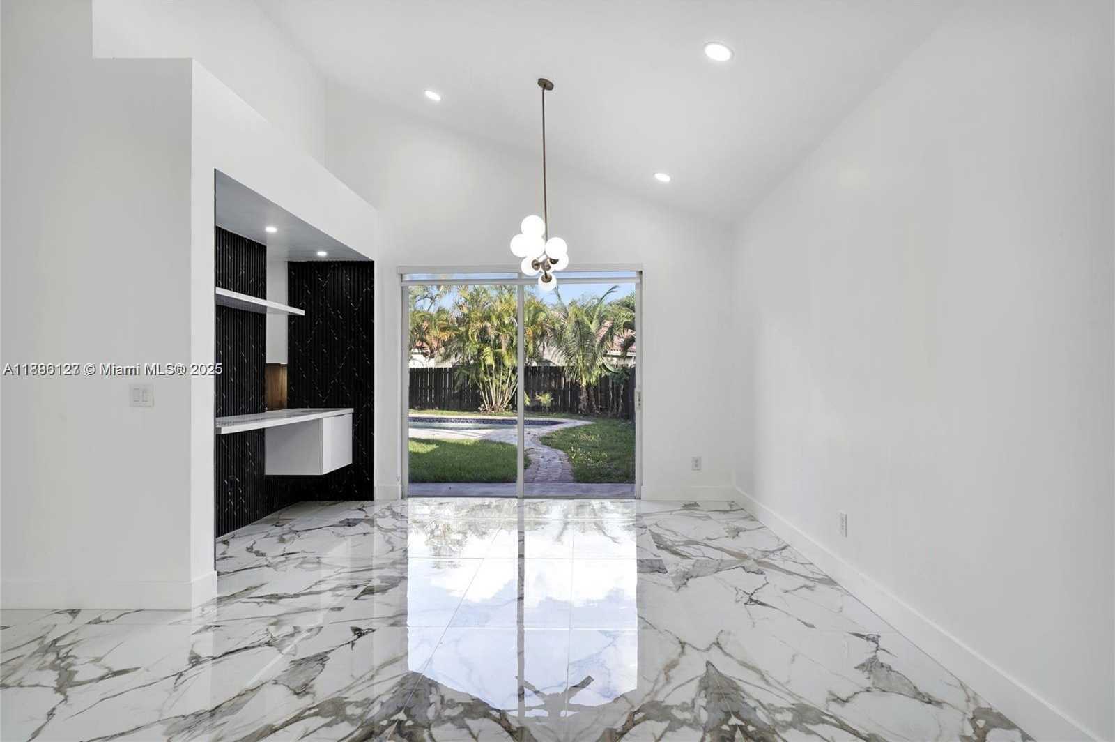 Small Image of 14672 VISTA LUNA DR, Davie Number 5