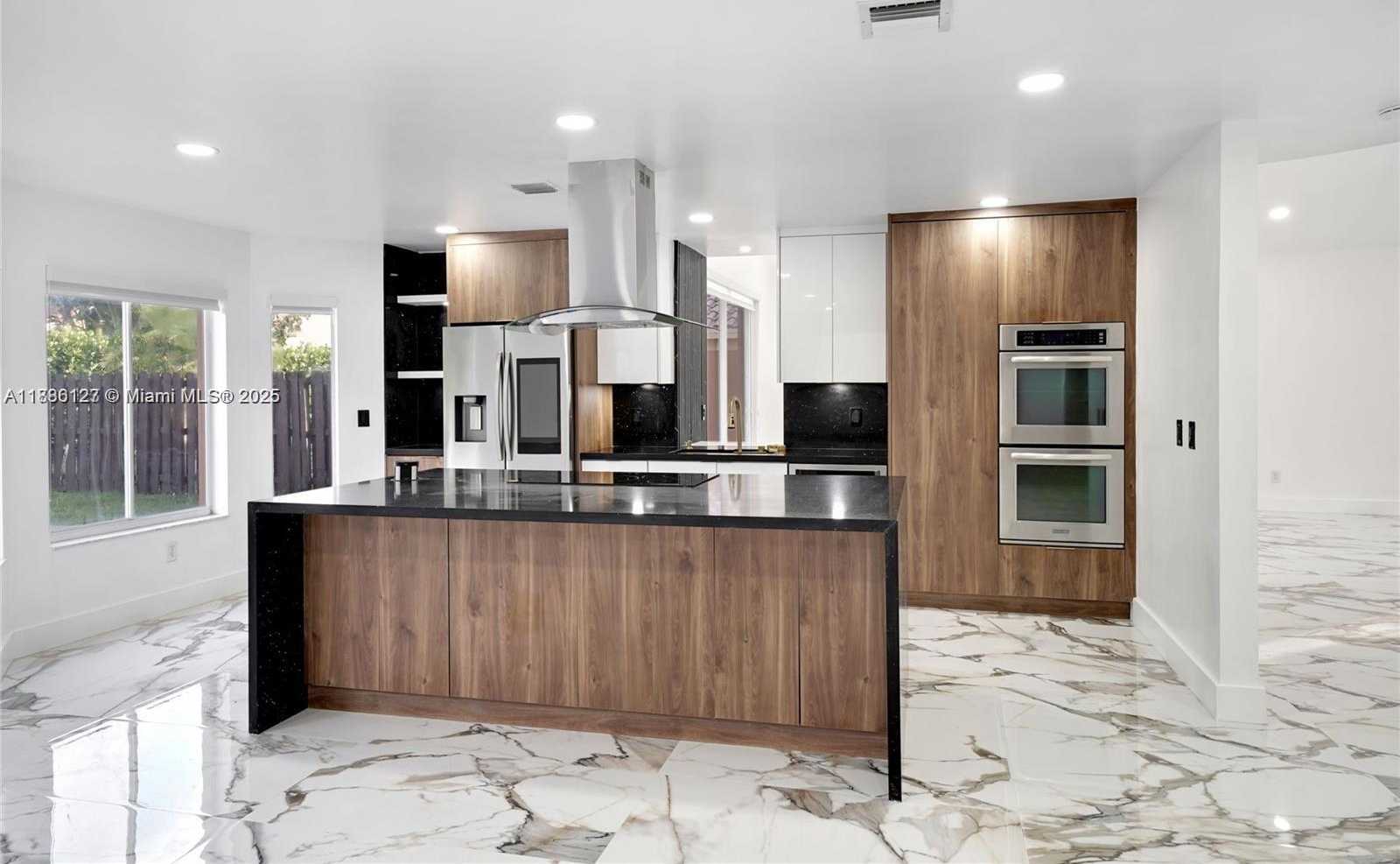 Small Image of 14672 VISTA LUNA DR, Davie Number 7