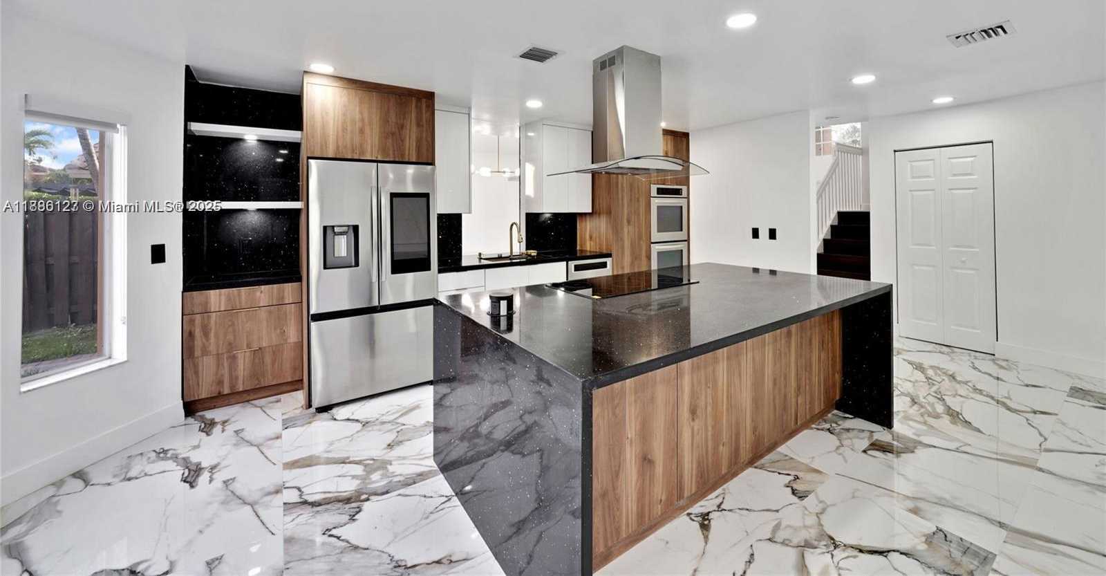 Small Image of 14672 VISTA LUNA DR, Davie Number 8