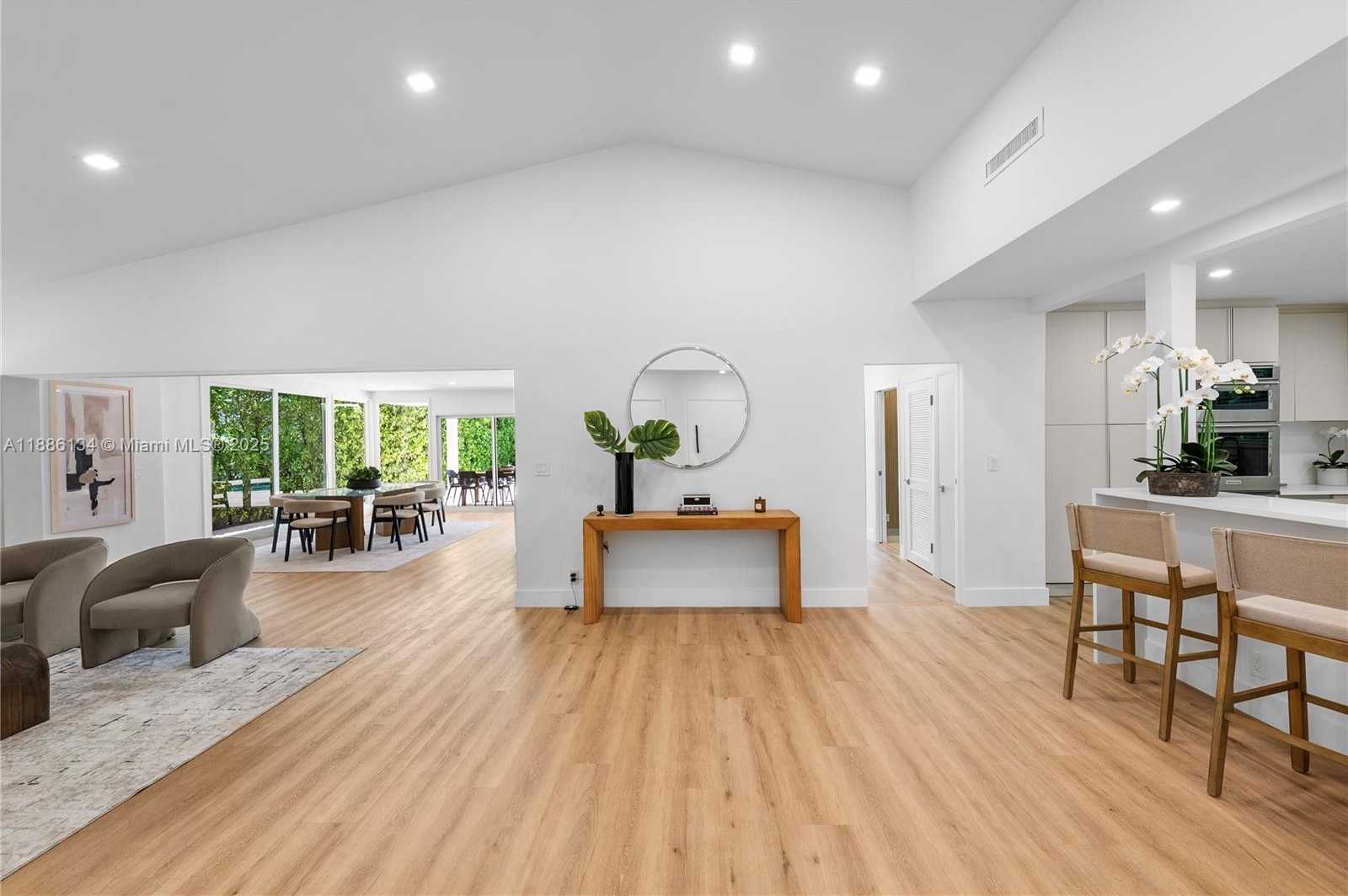 Small Image of 410 SOUTH SHORE DR, Miami Beach Number 11