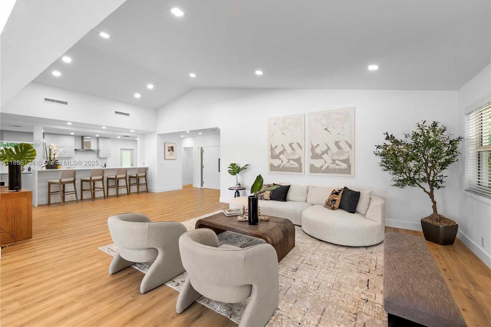 Small Image of 410 SOUTH SHORE DR, Miami Beach Number 15