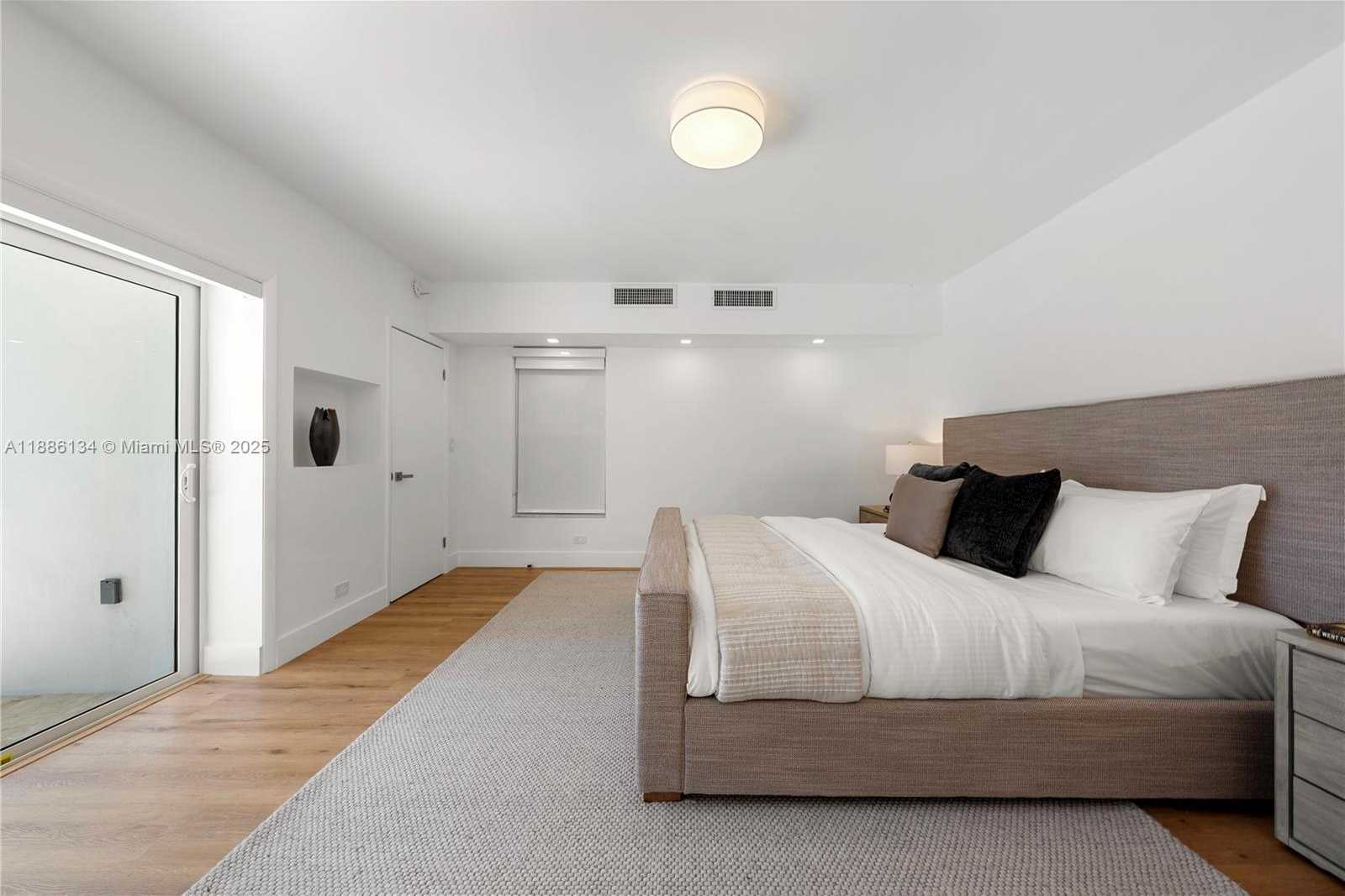Small Image of 410 SOUTH SHORE DR, Miami Beach Number 32