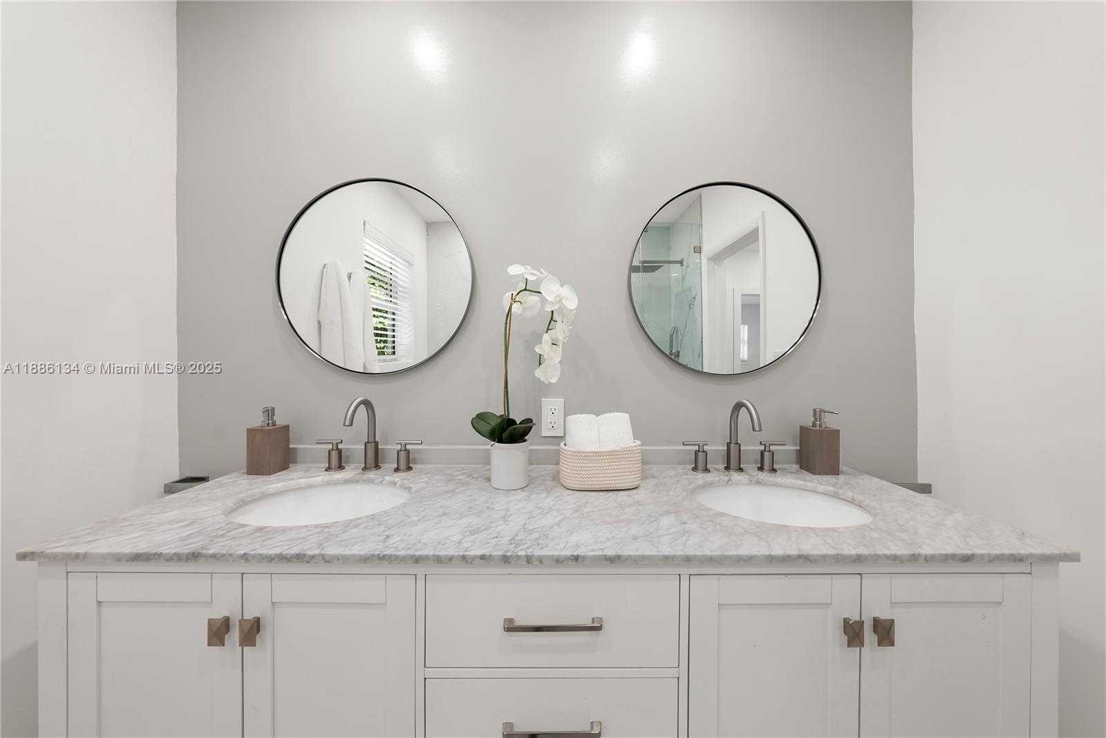 Small Image of 410 SOUTH SHORE DR, Miami Beach Number 36