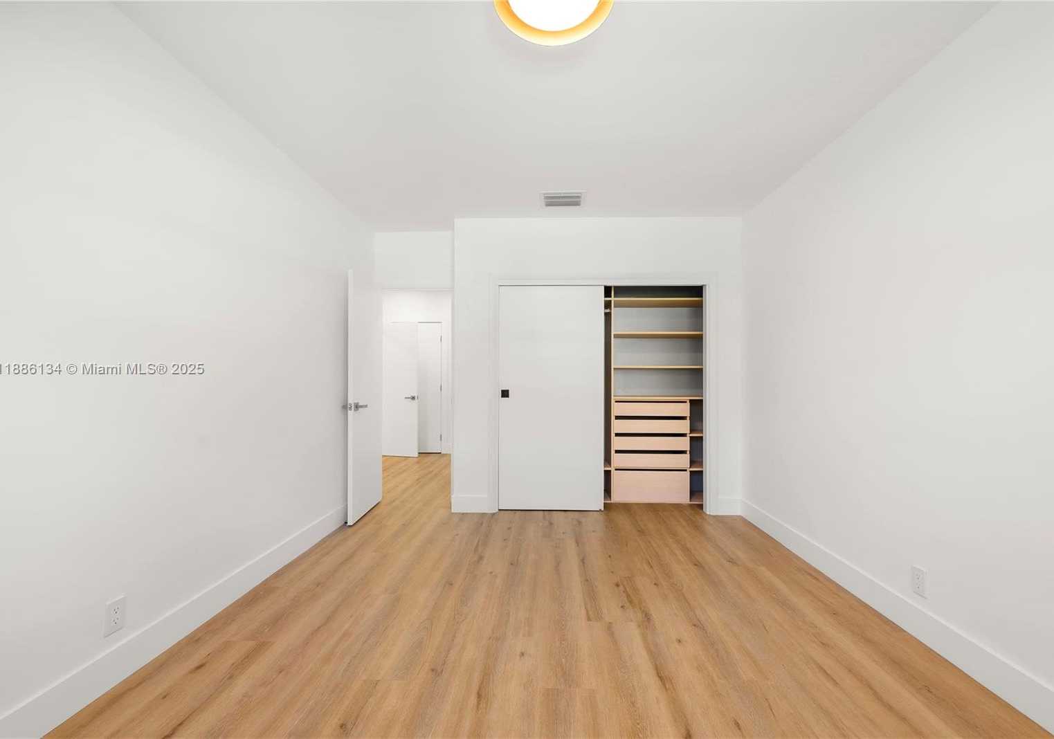 Small Image of 410 SOUTH SHORE DR, Miami Beach Number 39