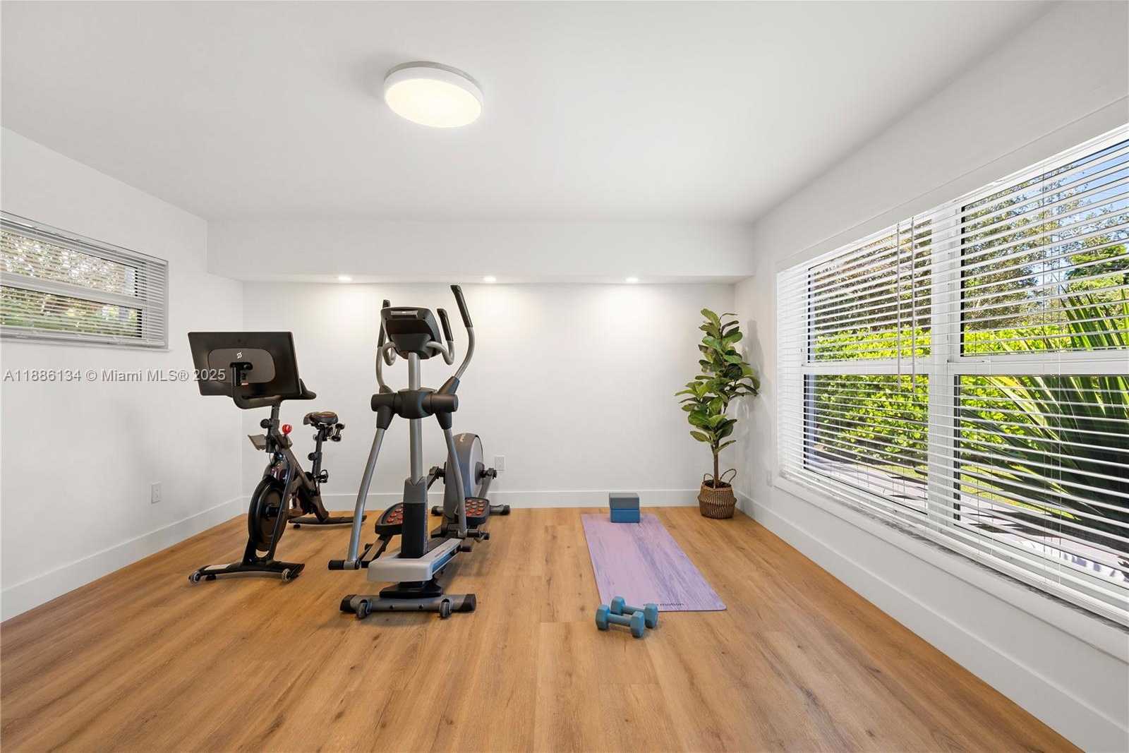 Small Image of 410 SOUTH SHORE DR, Miami Beach Number 44
