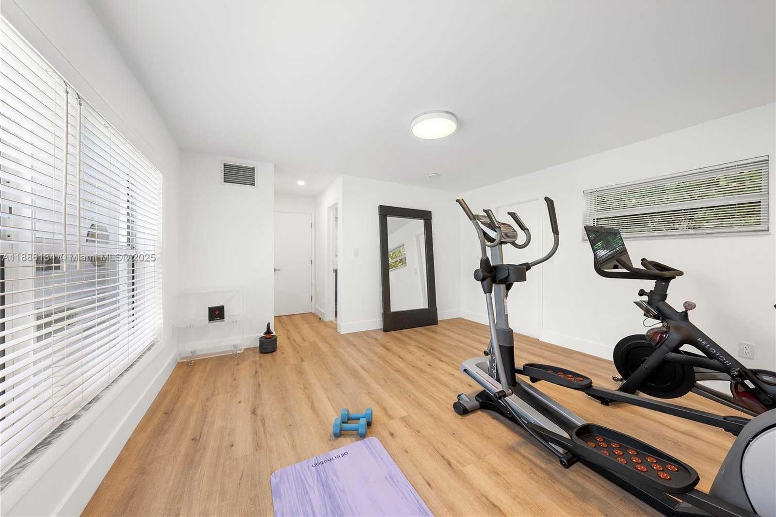 Small Image of 410 SOUTH SHORE DR, Miami Beach Number 45