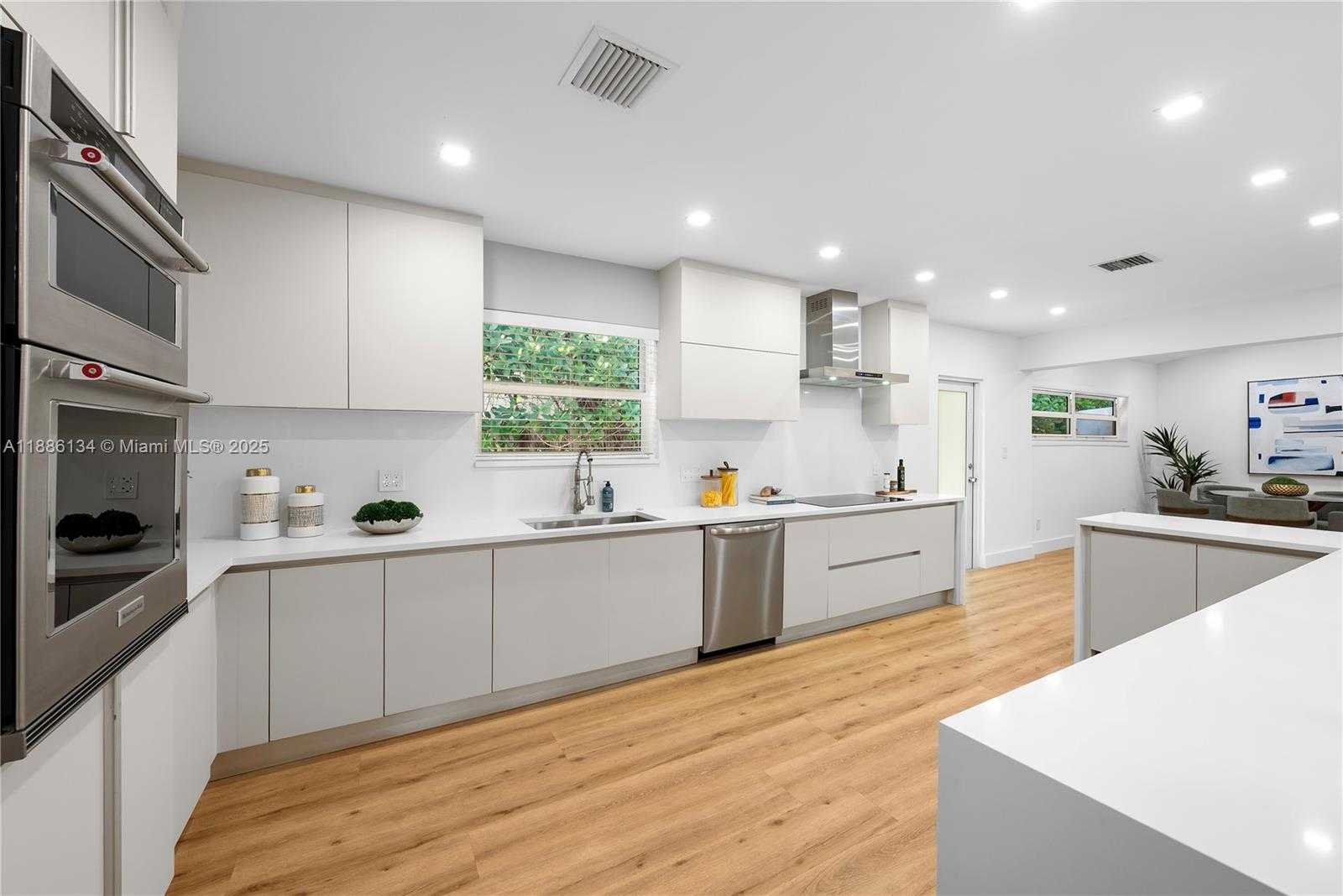 Small Image of 410 SOUTH SHORE DR, Miami Beach Number 5