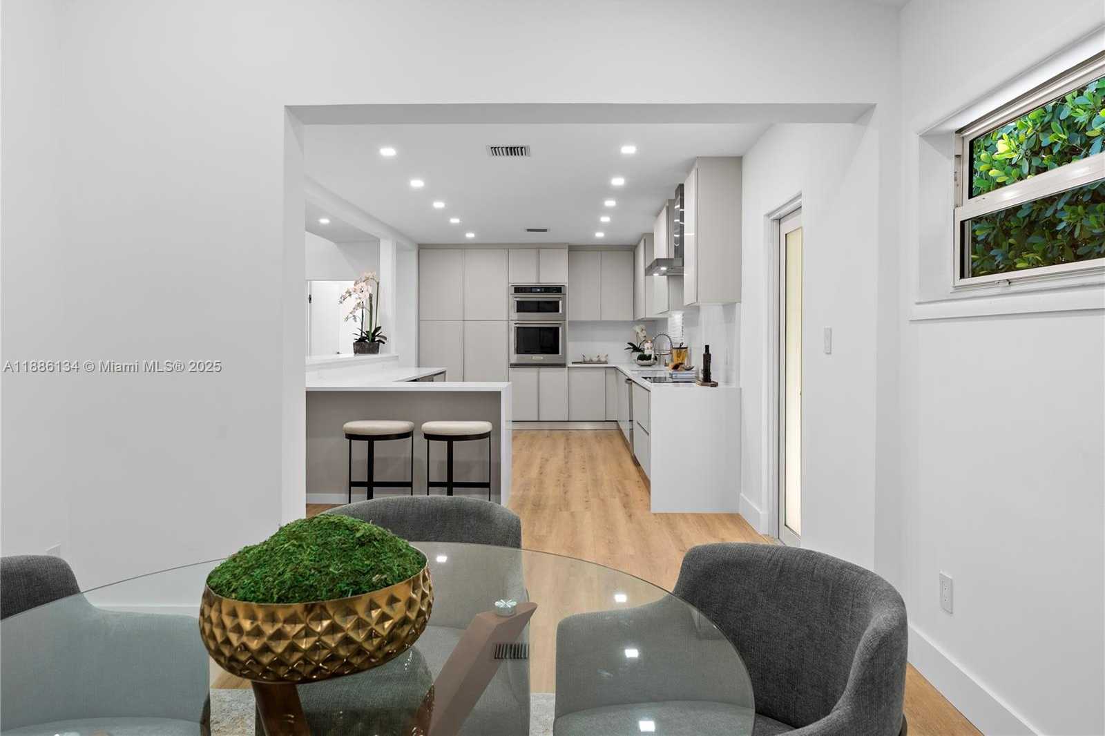 Small Image of 410 SOUTH SHORE DR, Miami Beach Number 9