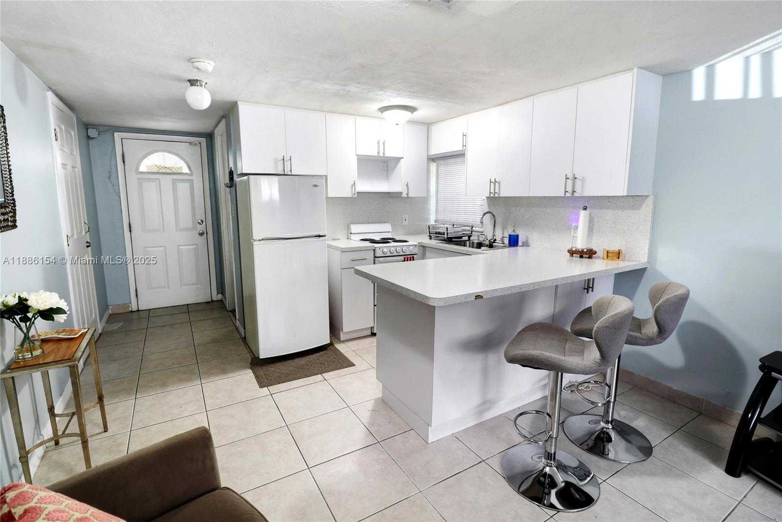 Small Image of 195 NORTH EAST 121ST TER, North Miami Number 15