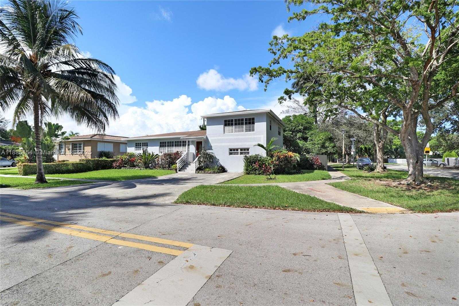 Small Image of 195 NORTH EAST 121ST TER, North Miami Number 2