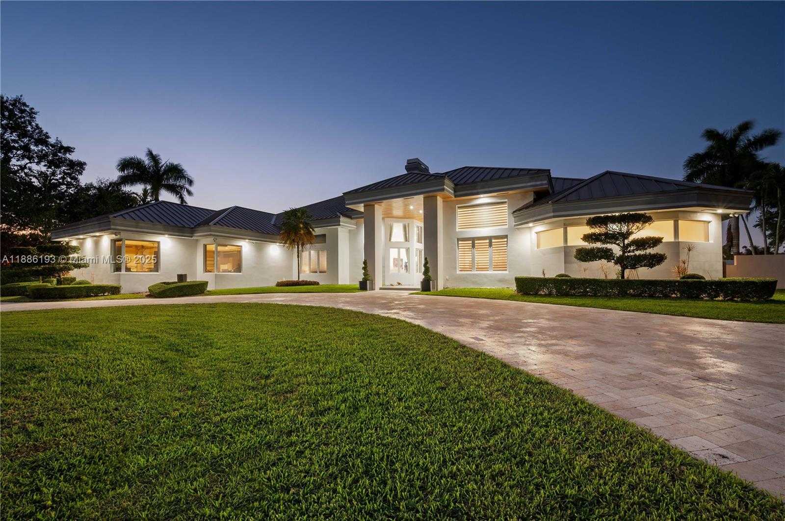 Small Image of 3425 SADDLEBROOK LN, Weston Number 2
