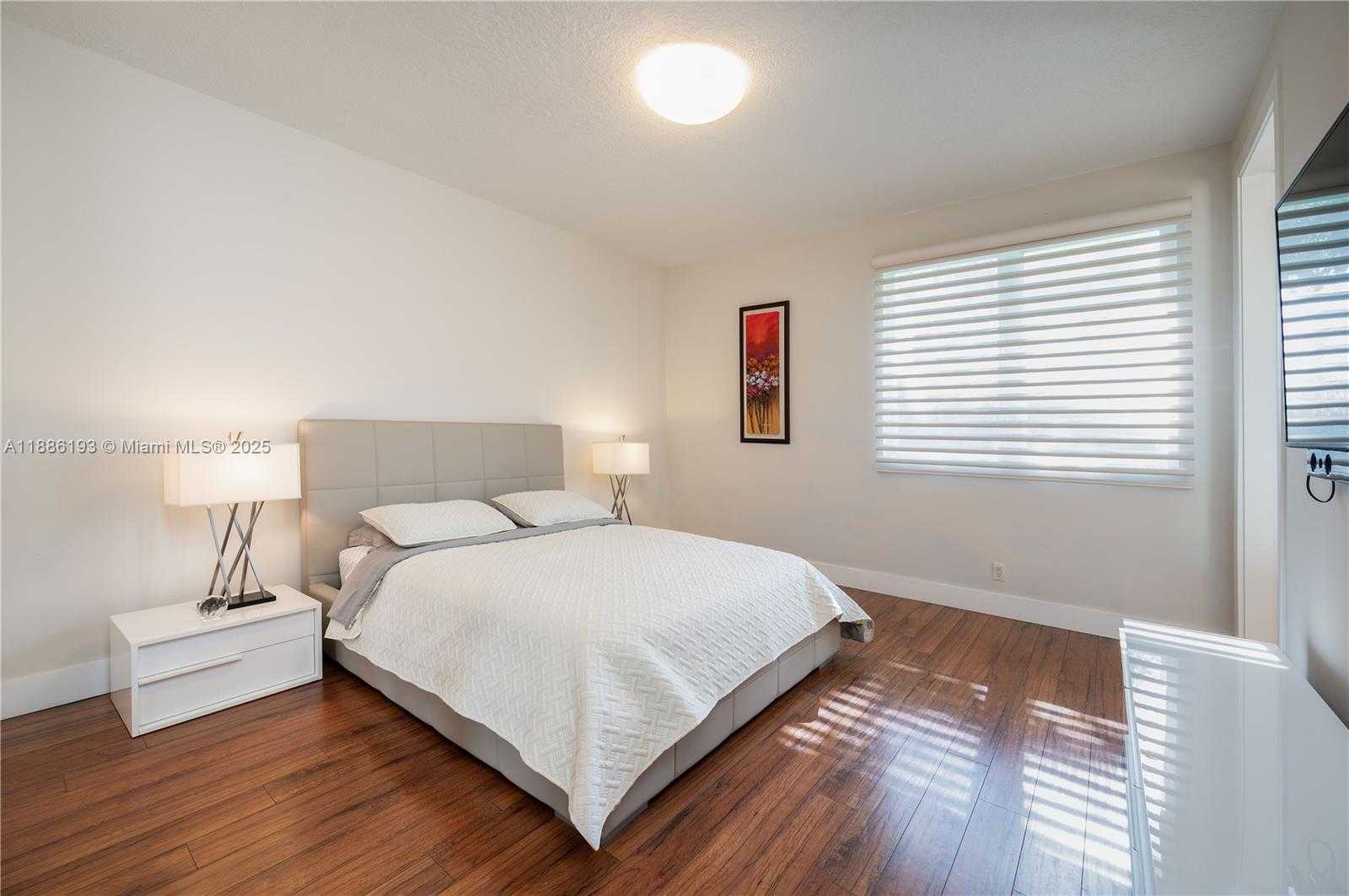 Small Image of 3425 SADDLEBROOK LN, Weston Number 20