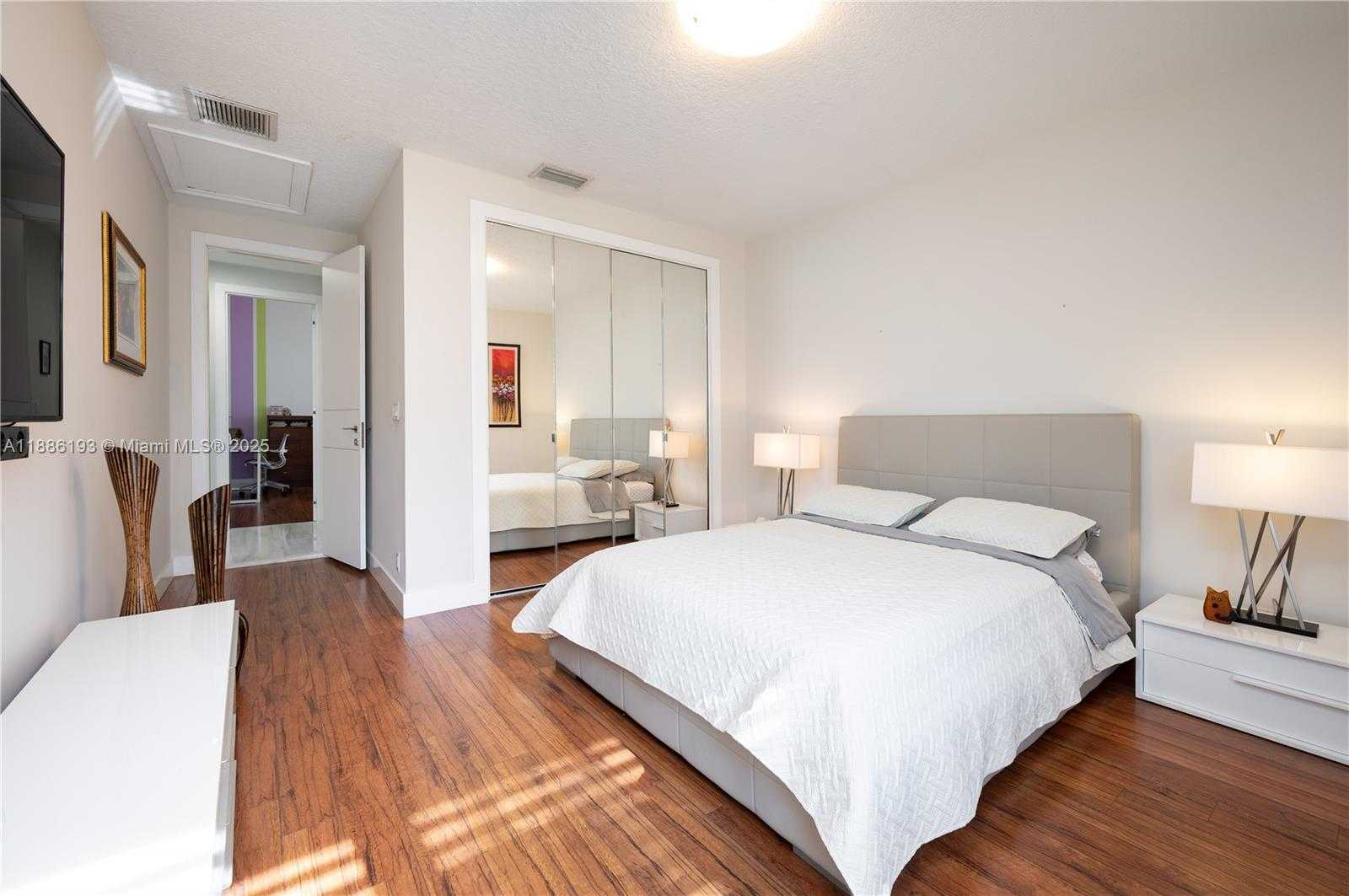 Small Image of 3425 SADDLEBROOK LN, Weston Number 22