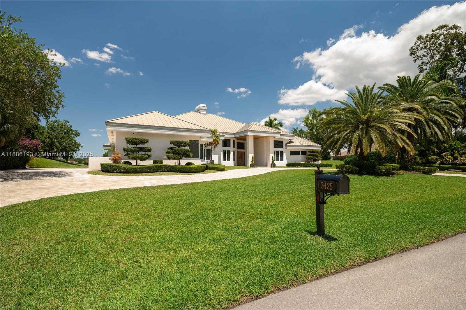 Small Image of 3425 SADDLEBROOK LN, Weston Number 3