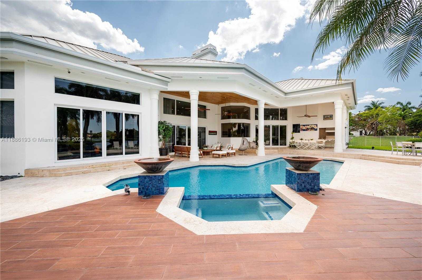 Small Image of 3425 SADDLEBROOK LN, Weston Number 31