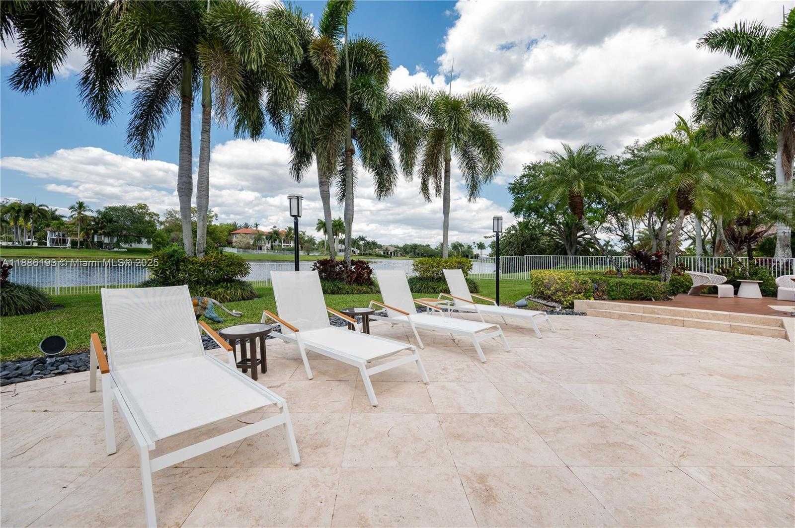 Small Image of 3425 SADDLEBROOK LN, Weston Number 33