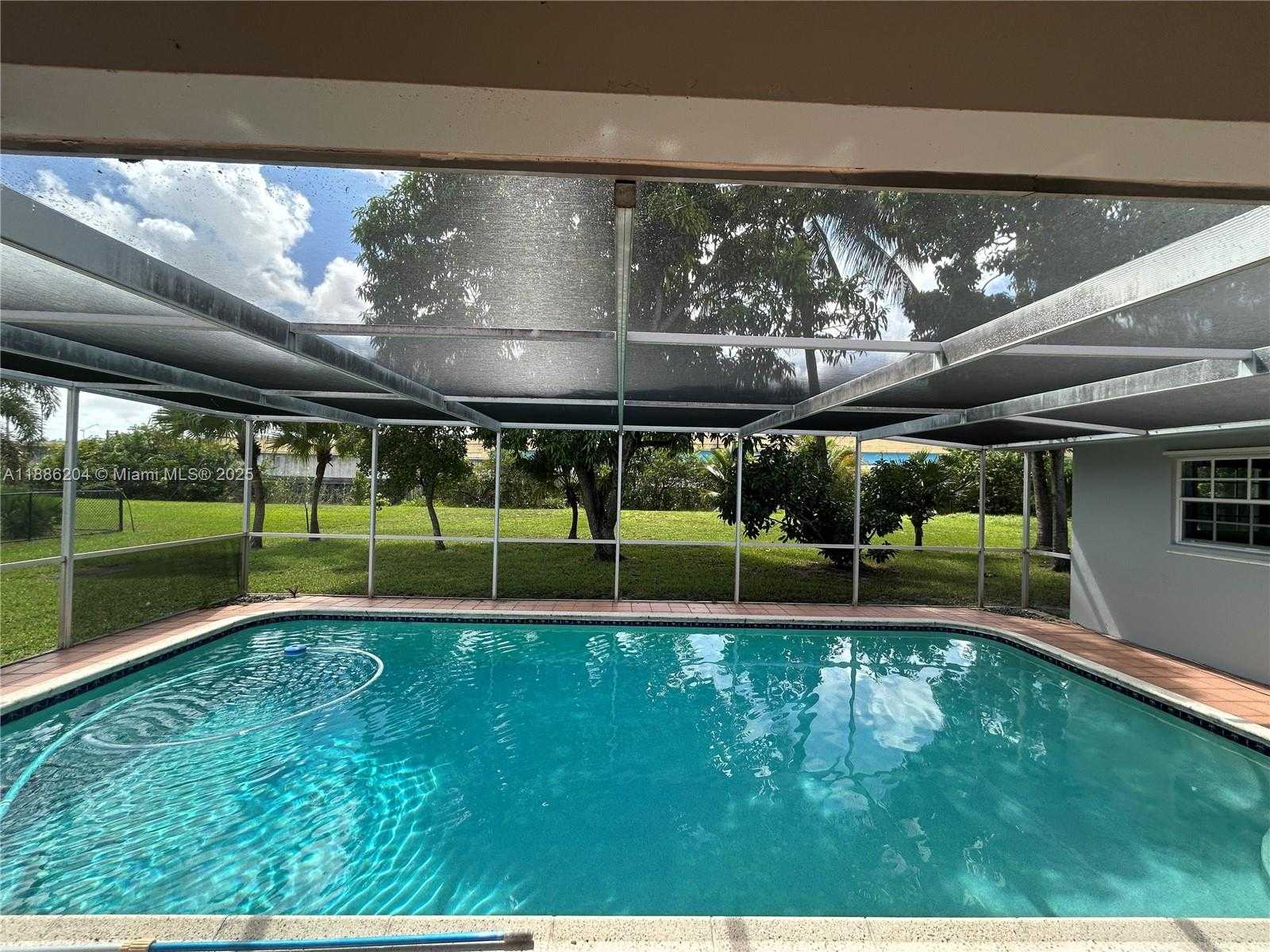 Small Image of 6520 SOUTH WEST 20TH ST, Plantation Number 29