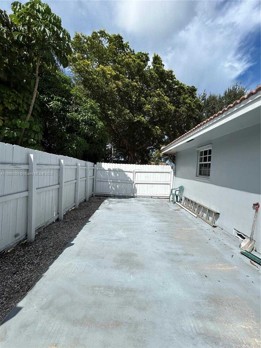 Small Image of 6520 SOUTH WEST 20TH ST, Plantation Number 32