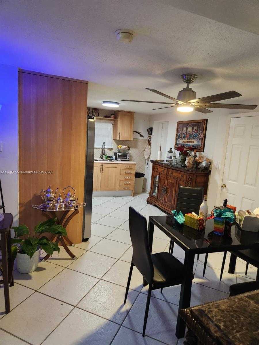 Small Image of 614 EAST 56TH ST, Hialeah Number 11